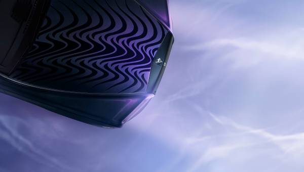 PHANTOM SYNTOPIA: ROLLS-ROYCE AND IRIS VAN HERPEN COLLABORATE ON A BESPOKE MASTERPIECE INSPIRED BY HAUTE COUTURE