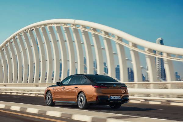 The BMW i7 M70 xDrive.