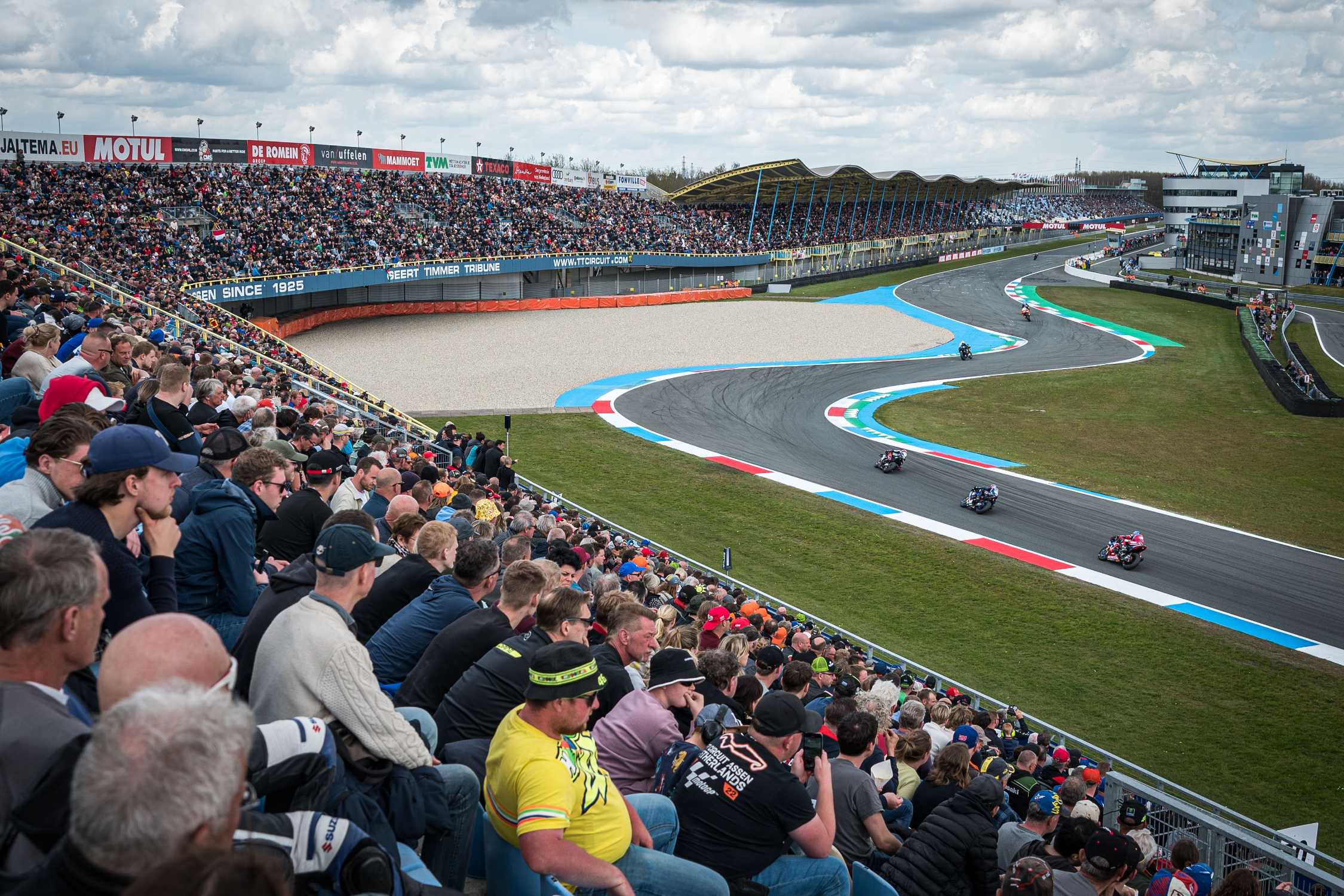 Assen (NED), 23rd April 2023. FIM Superbike World Championship. ROKiT ...