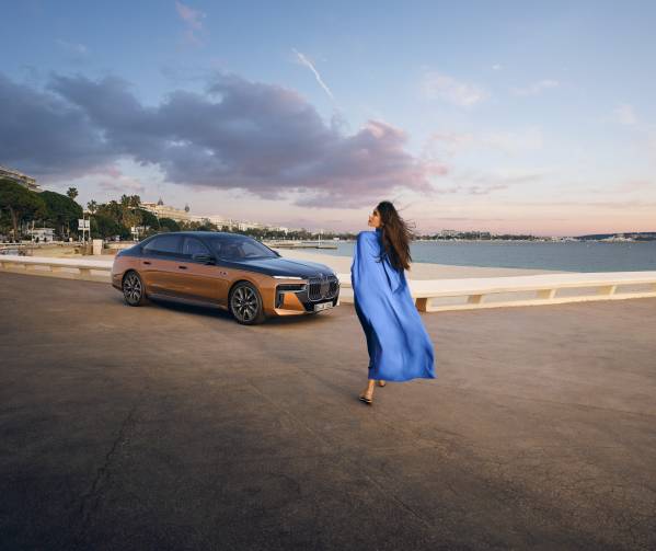 Tomorrowland: Elektrischer BMW iX1 auf dem Elektrofestival 