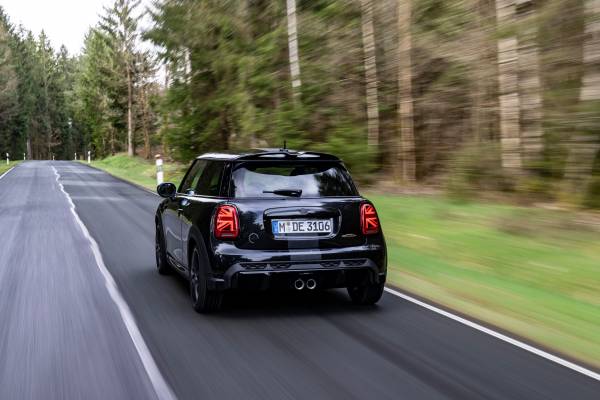 Garaje Diariomotor: festín de accesorios y botón diabólico en el MINI  Cooper S que estamos probando