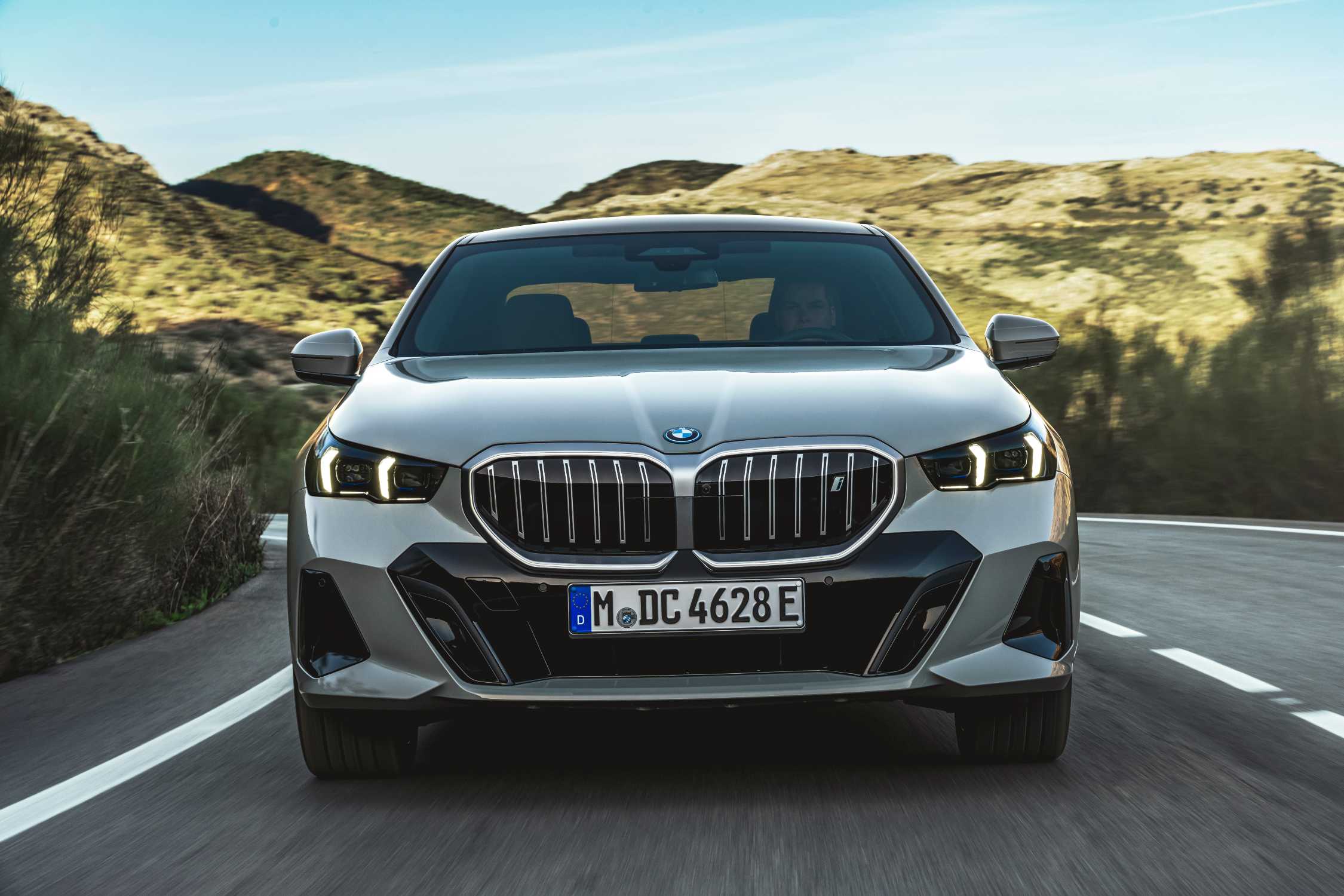 The New BMW I5 EDrive40 - Driving (05/2023).