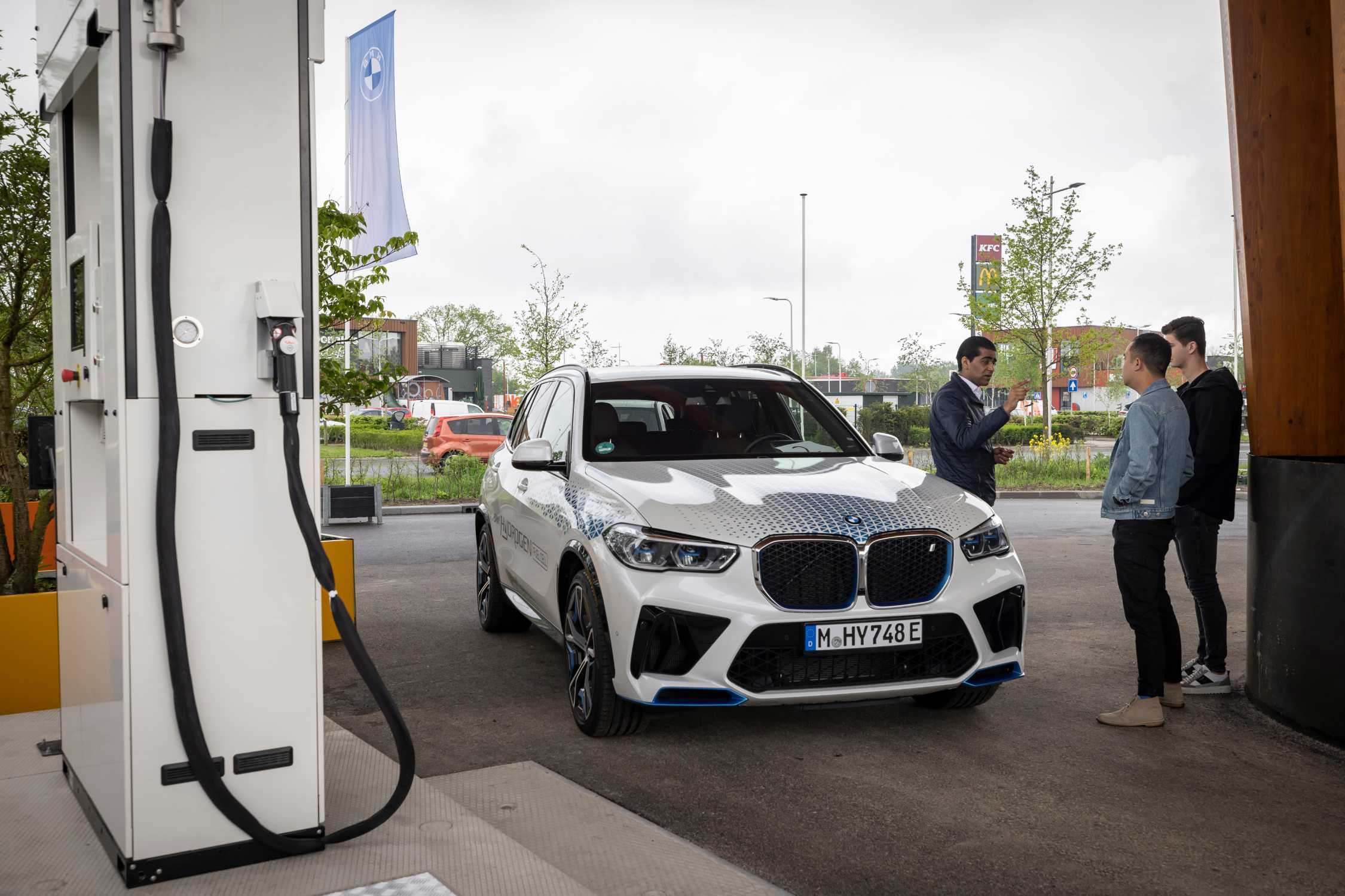 On The Road With A Hydrogen Car Of The BMW Group: The BMW IX5 Hydrogen ...