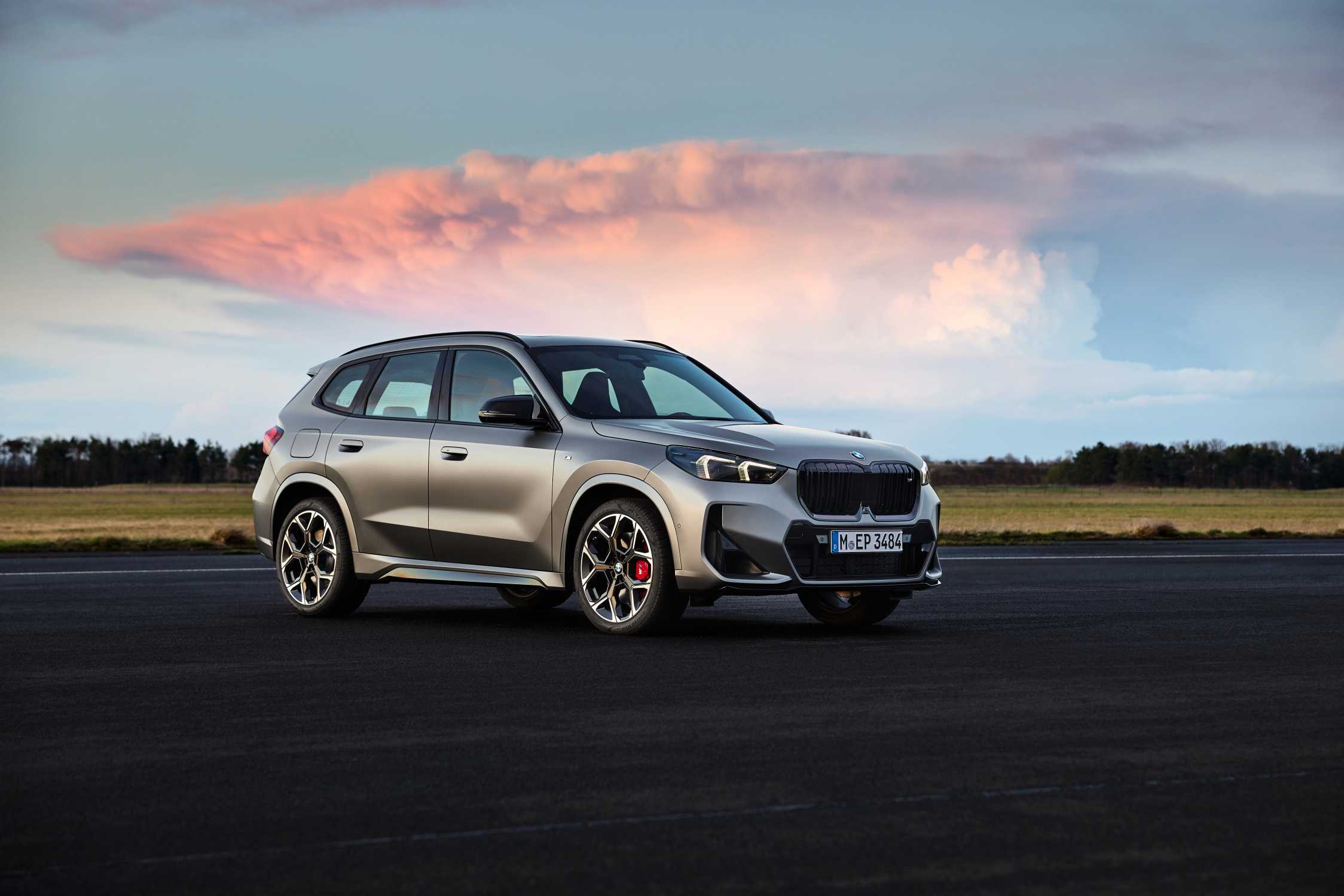 BMW X1 M35i, M Frozen Pure Grey Metallic, Rim 20“ Styling 872M (06/2023).