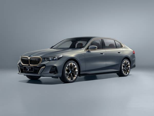 The new BMW 5 Series Sedan and the new BMW i5 – exclusively from China for  China.