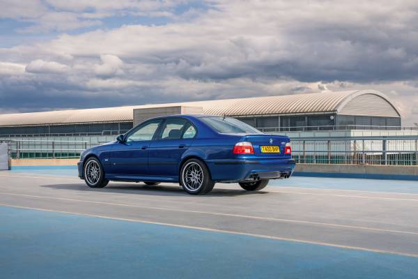 bmw m5 2023 bleu