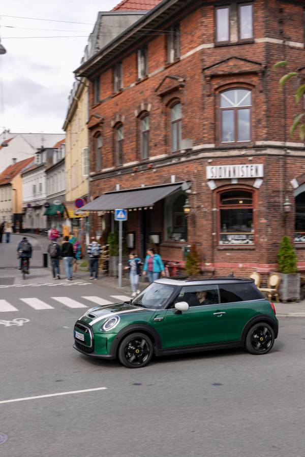 Der MINI Electric Pacesetter inspired by JCW - Oliver Heilmer: Leiter MINI  Design. (03/21)