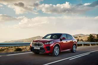 The first-ever BMW iX2 xDrive30 - Driving (10/2023).
