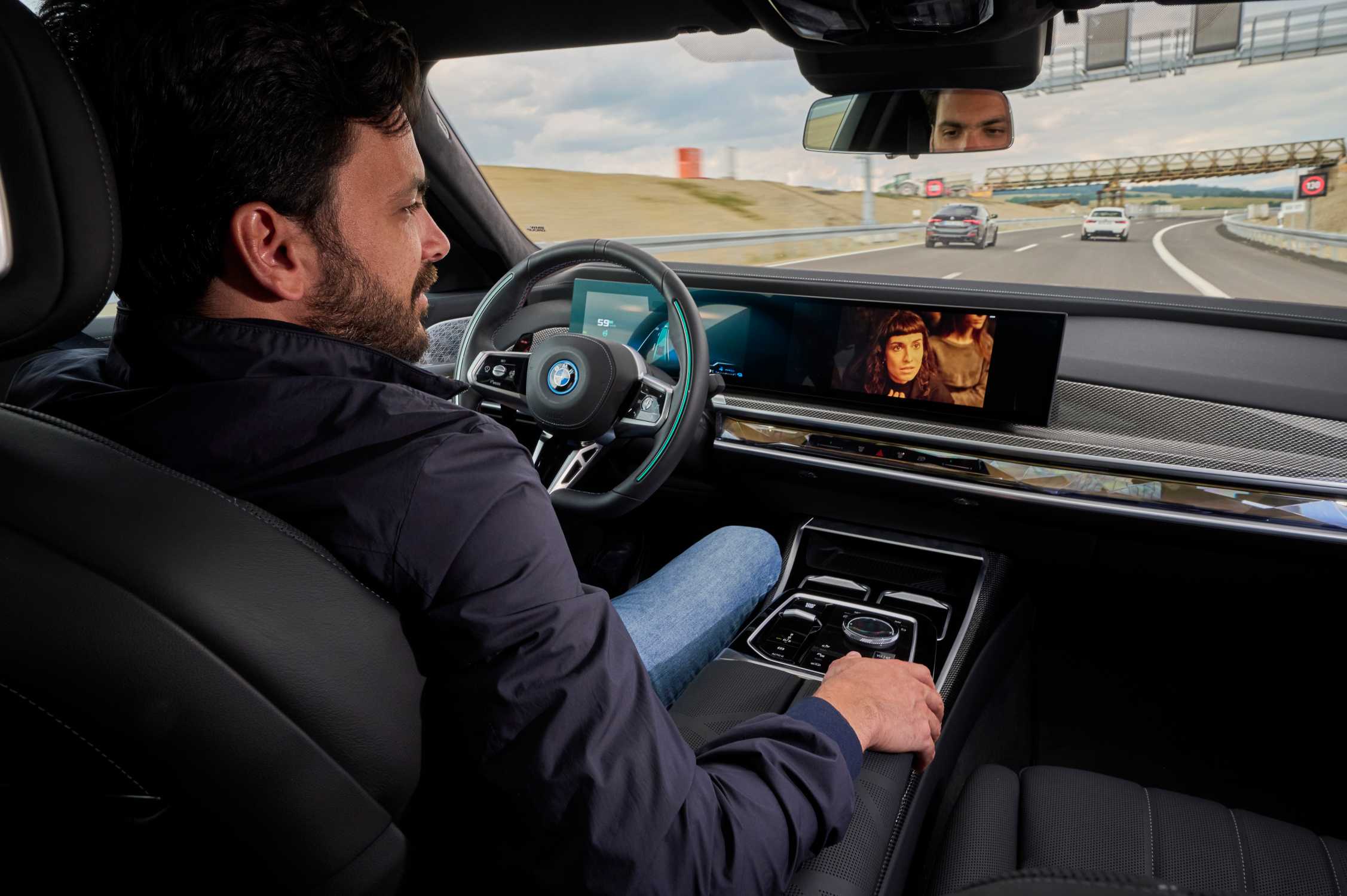 Level 3 highly automated driving available in the new BMW 7 Series