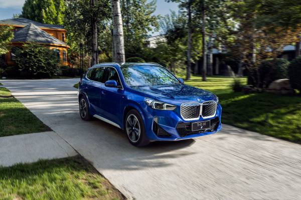 BMW i4M50 ▷ Reichweite & Highlights