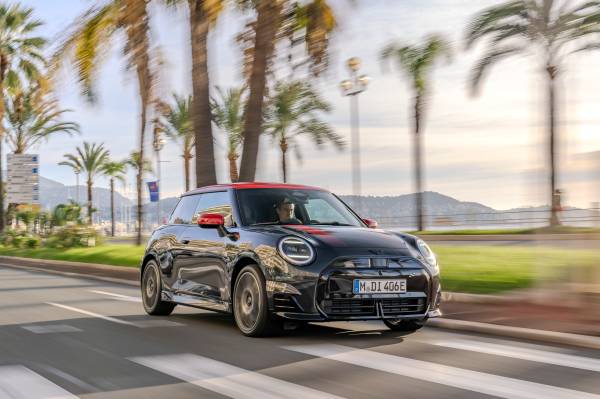 The MINI Electric Pacesetter inspired by John Cooper Works. The