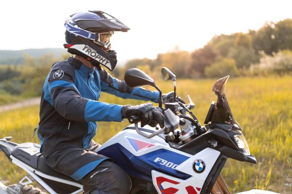 Équipement du pilote BMW Motorrad - Collection Ride & Style 2023.