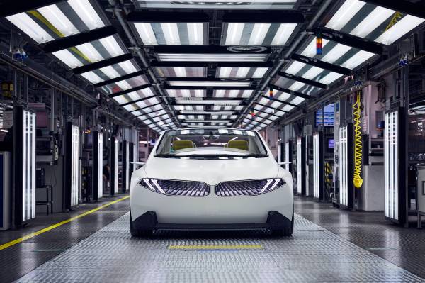 BMW i3 pioneers use of carbon fiber in mass-produced cars