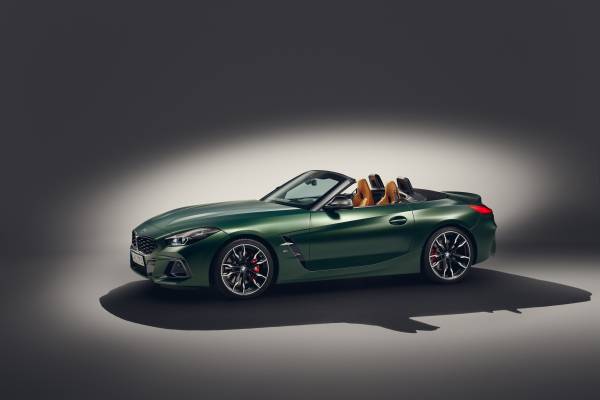 The new 2025 BMW Z4 M40i 6-speed manual