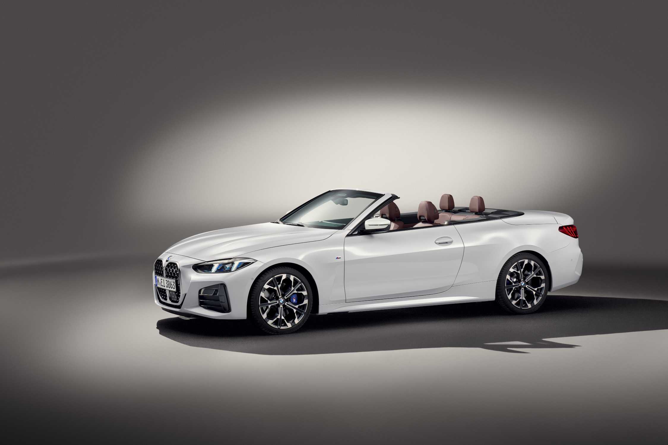 The new 2025 BMW 4 Series Coupe and Convertible