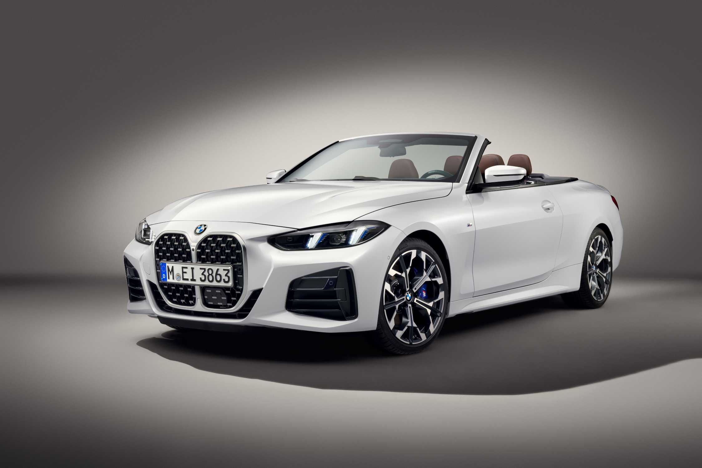 The new 2025 BMW 4 Series Coupe and Convertible