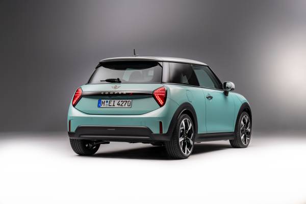 The new MINI Cooper with petrol engine: The new MINI Cooper C and ...