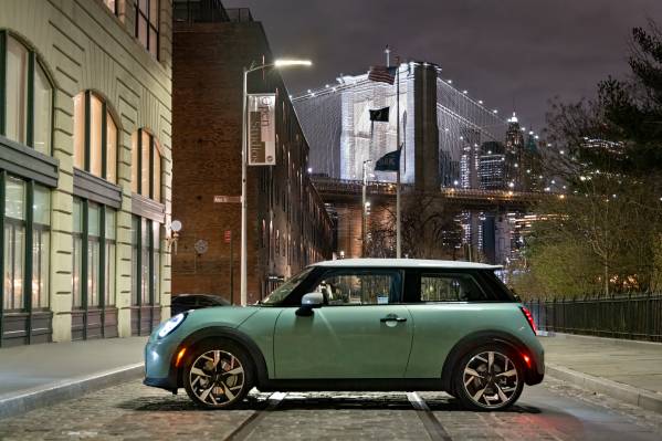 NEXT GENERATION MINI COOPER S HARDTOP HITS THE STREETS OF NEW YORK