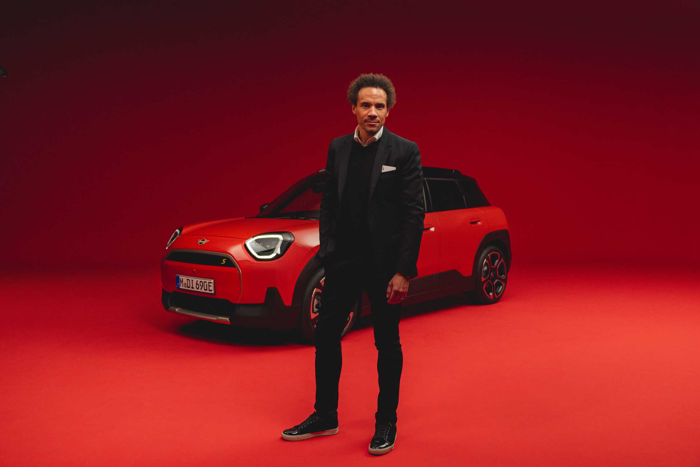 MINI pulls an ace out of its sleeve with the first all-electric MINI Aceman. An interview with Oliver Heilmer.