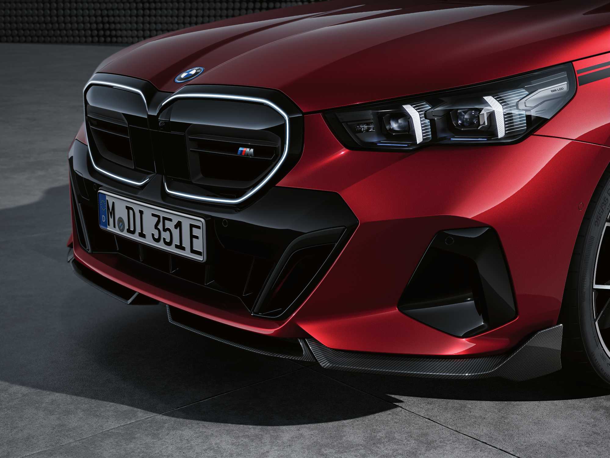 Exclusive sportiness for every occasion: BMW M Performance Parts for the new BMW 5 Series Touring and the new BMW i5 Touring.