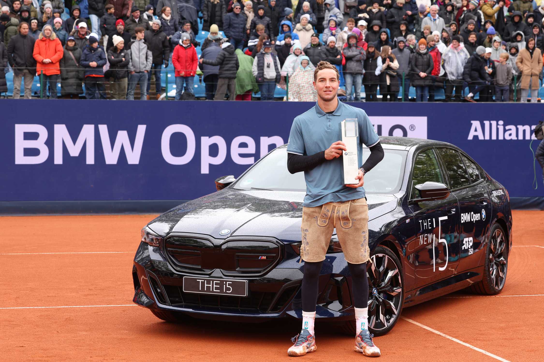 Struff triumphs at the 2024 BMW Open and wins an all-electric BMW i5 M60.