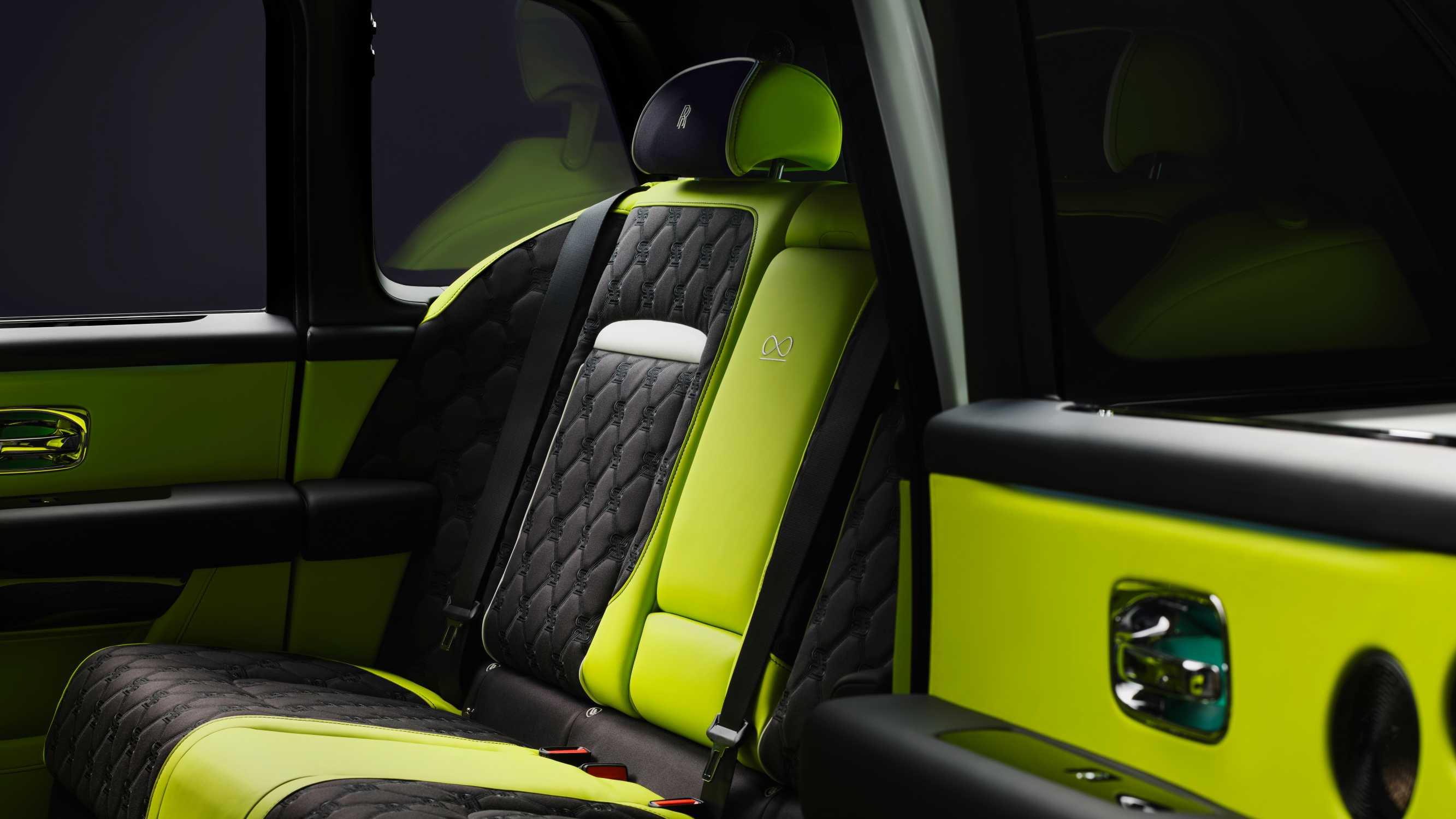 ROLLS-ROYCE BLACK BADGE CULLINAN SERIES II - REAR SEAT