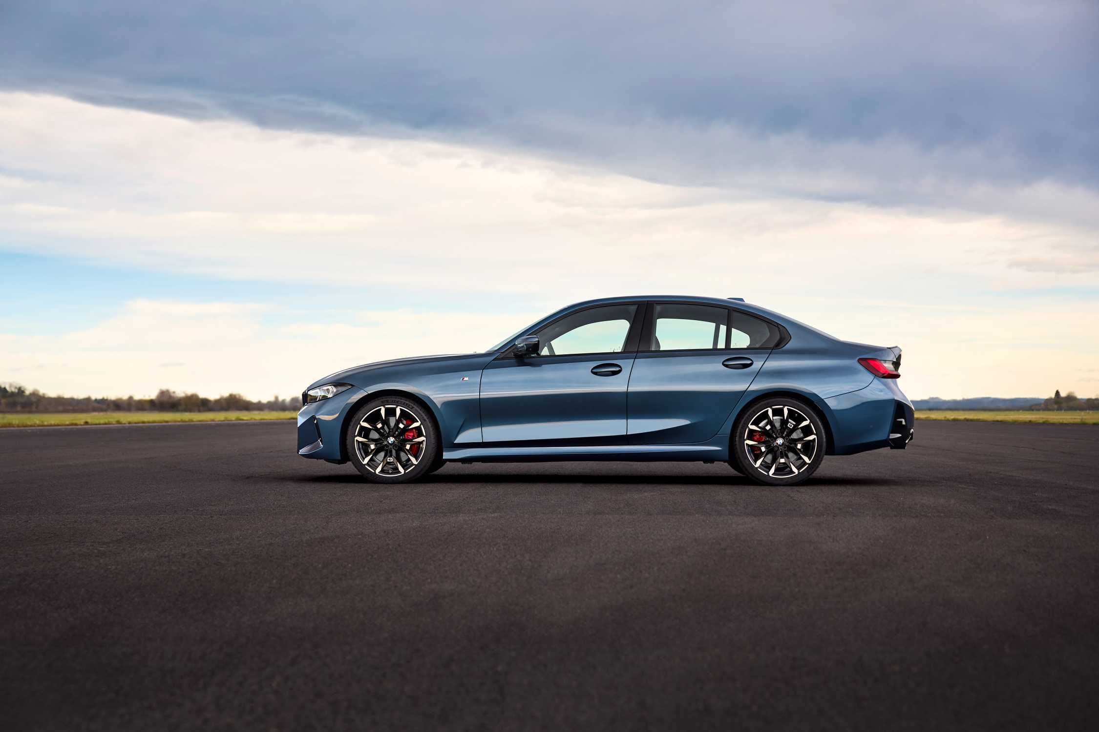 The new BMW 330i Sedan Exterior & Interior (05/2024)