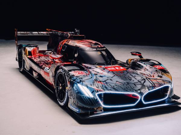 World Premiere: The BMW Art Car Collection on the Internet
