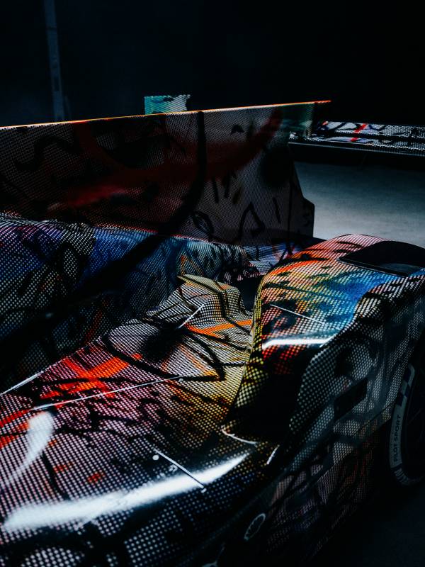 世界に一つだけの「BMWアート・カー」、日本で初展示 世界に一つだけの「BMWアート・カー」、日本で初展示