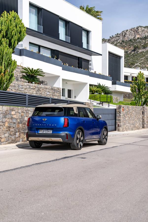 P90552005-mini-countryman-e-06