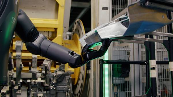 Successful test of humanoid robots at BMW Group Plant Spartanburg