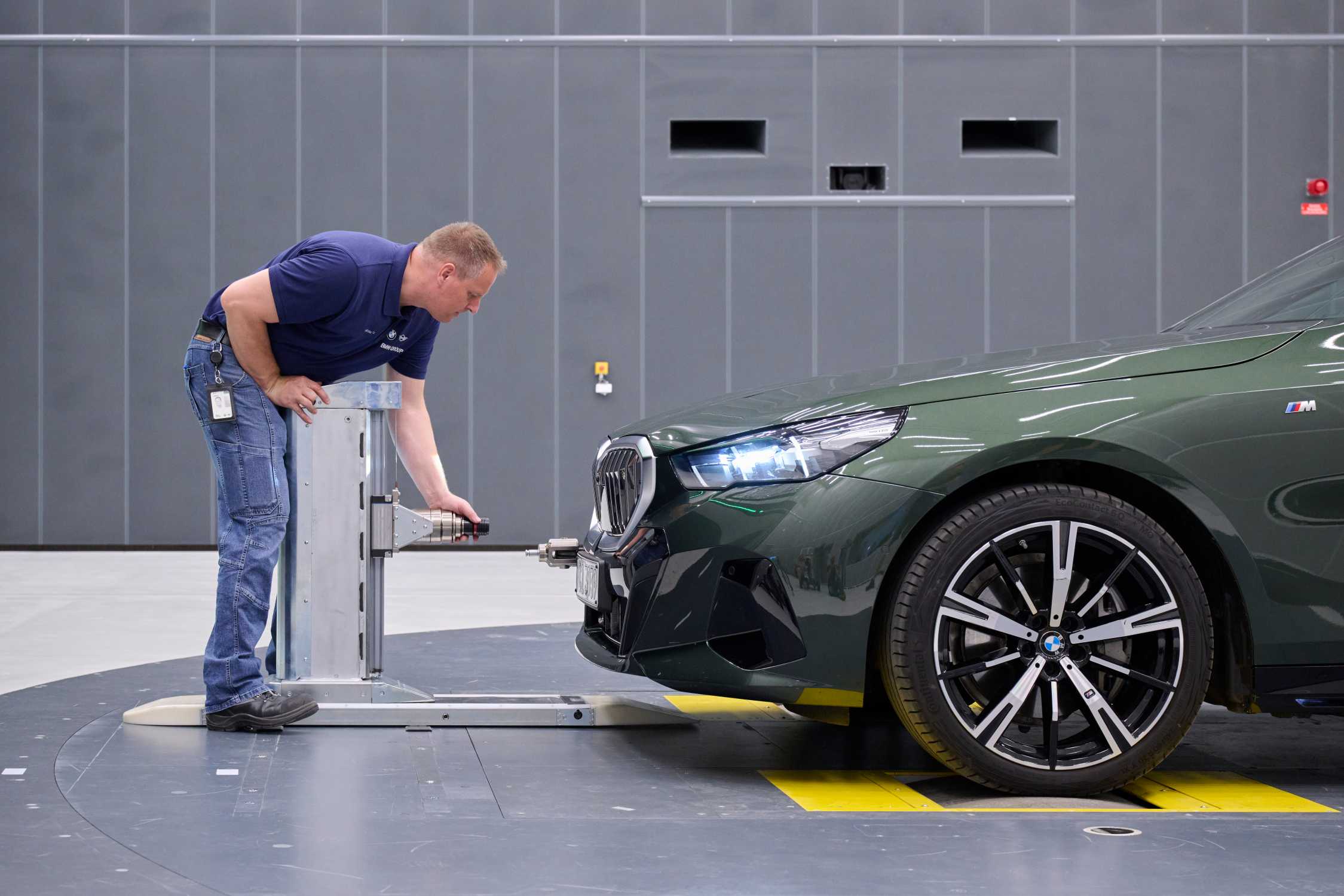 Turntable in the new Aeroacoustics Wind Tunnel of the BMW Group (11/2024)