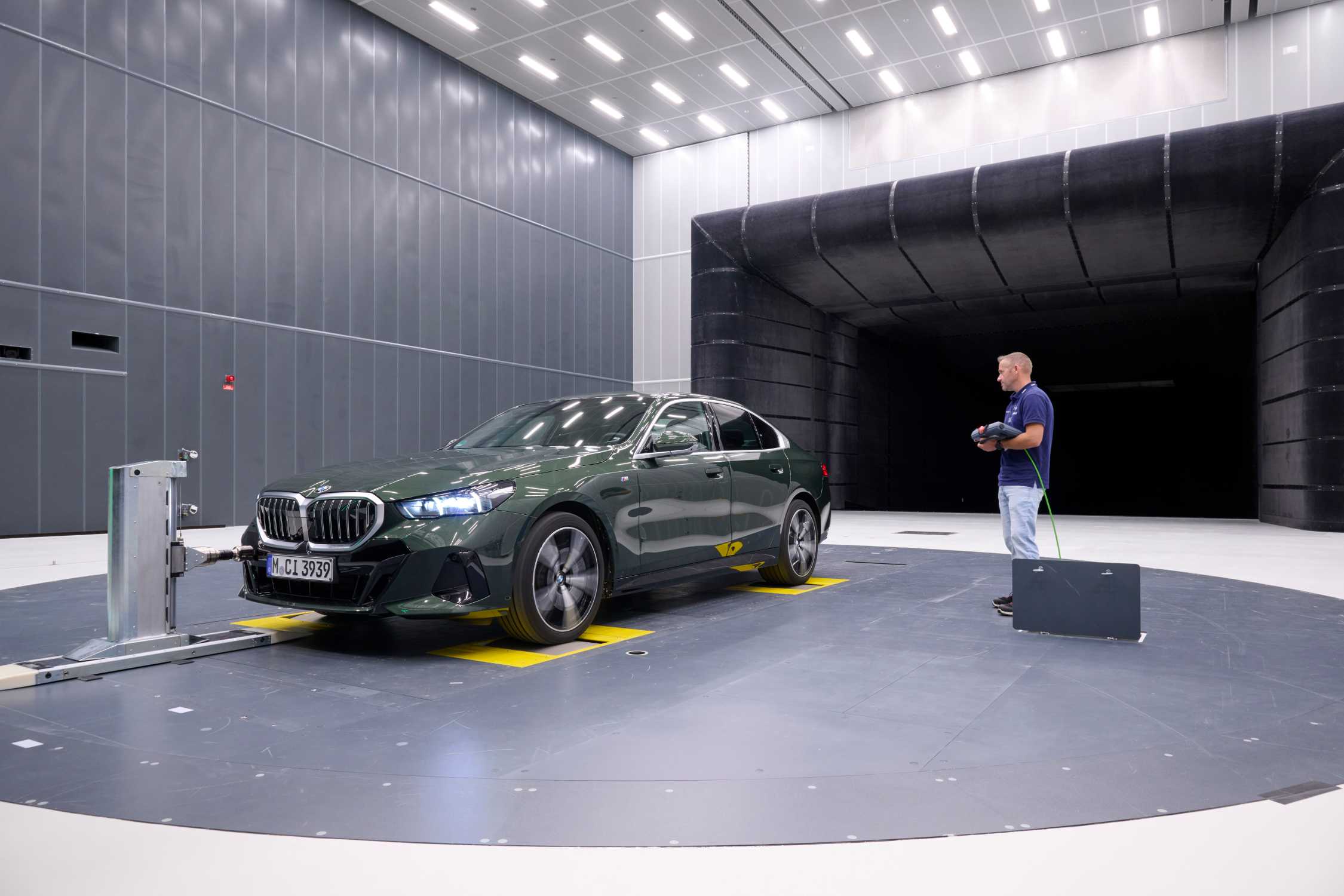 Turntable in the new Aeroacoustics Wind Tunnel of the BMW Group (11/2024)