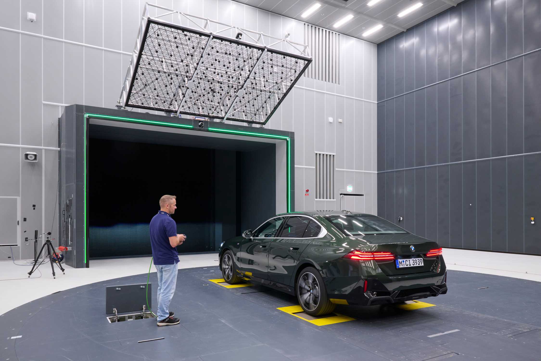 Turntable in the new Aeroacoustics Wind Tunnel of the BMW Group (11/2024)