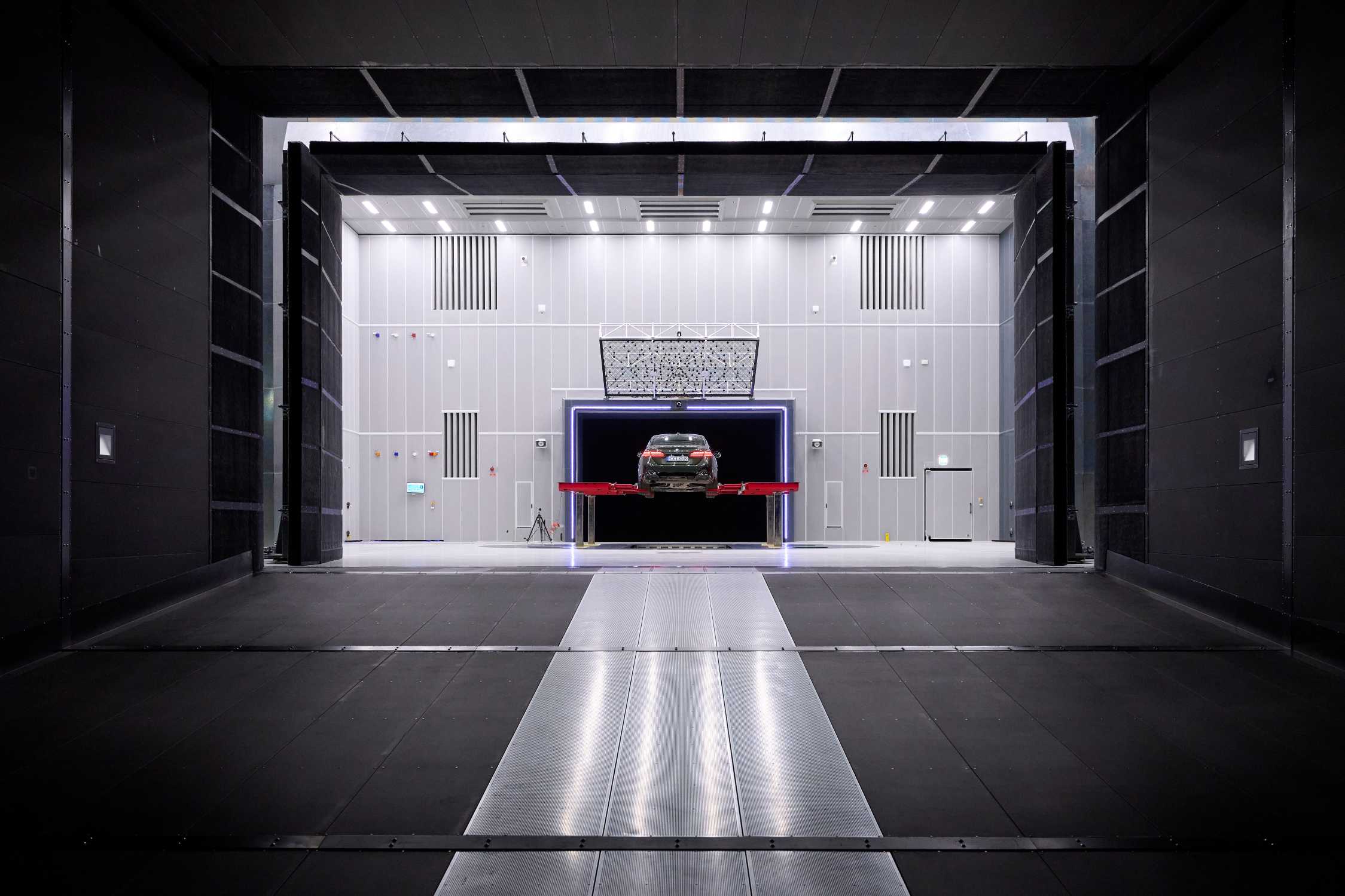 Turntable in the new Aeroacoustics Wind Tunnel of the BMW Group (11/2024)