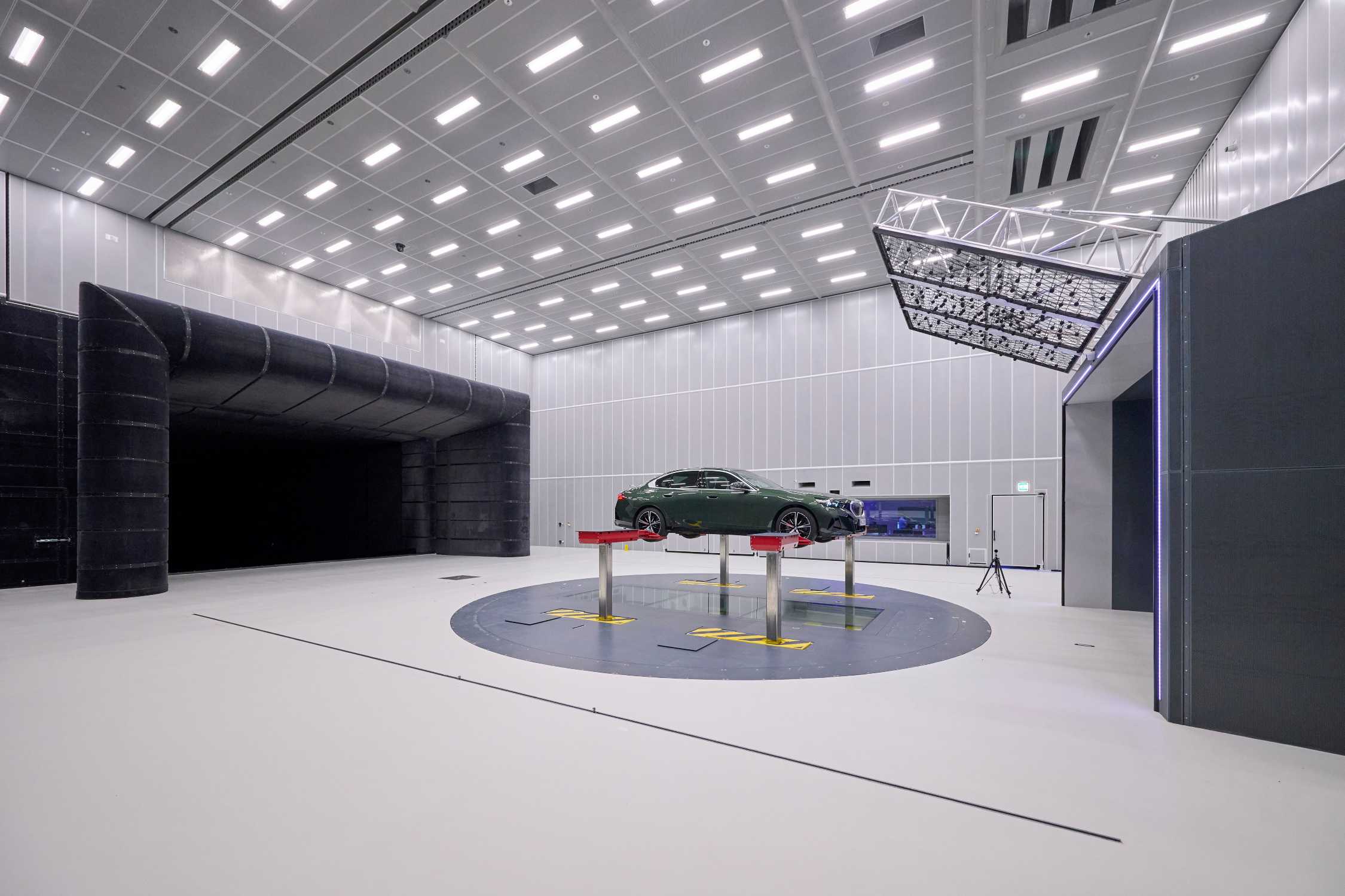 Turntable in the new Aeroacoustics Wind Tunnel of the BMW Group (11/2024)