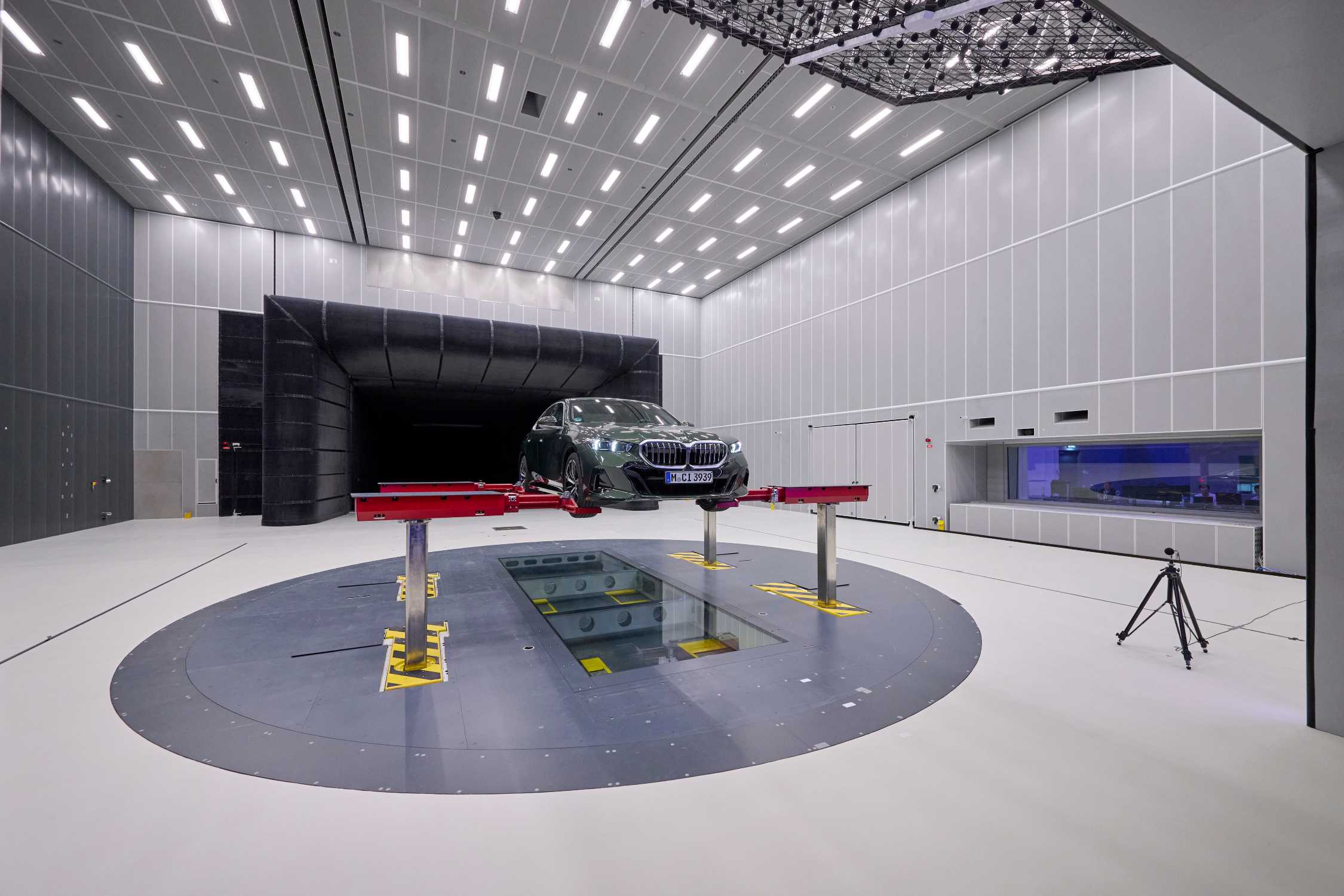 Turntable in the new Aeroacoustics Wind Tunnel of the BMW Group (11/2024)