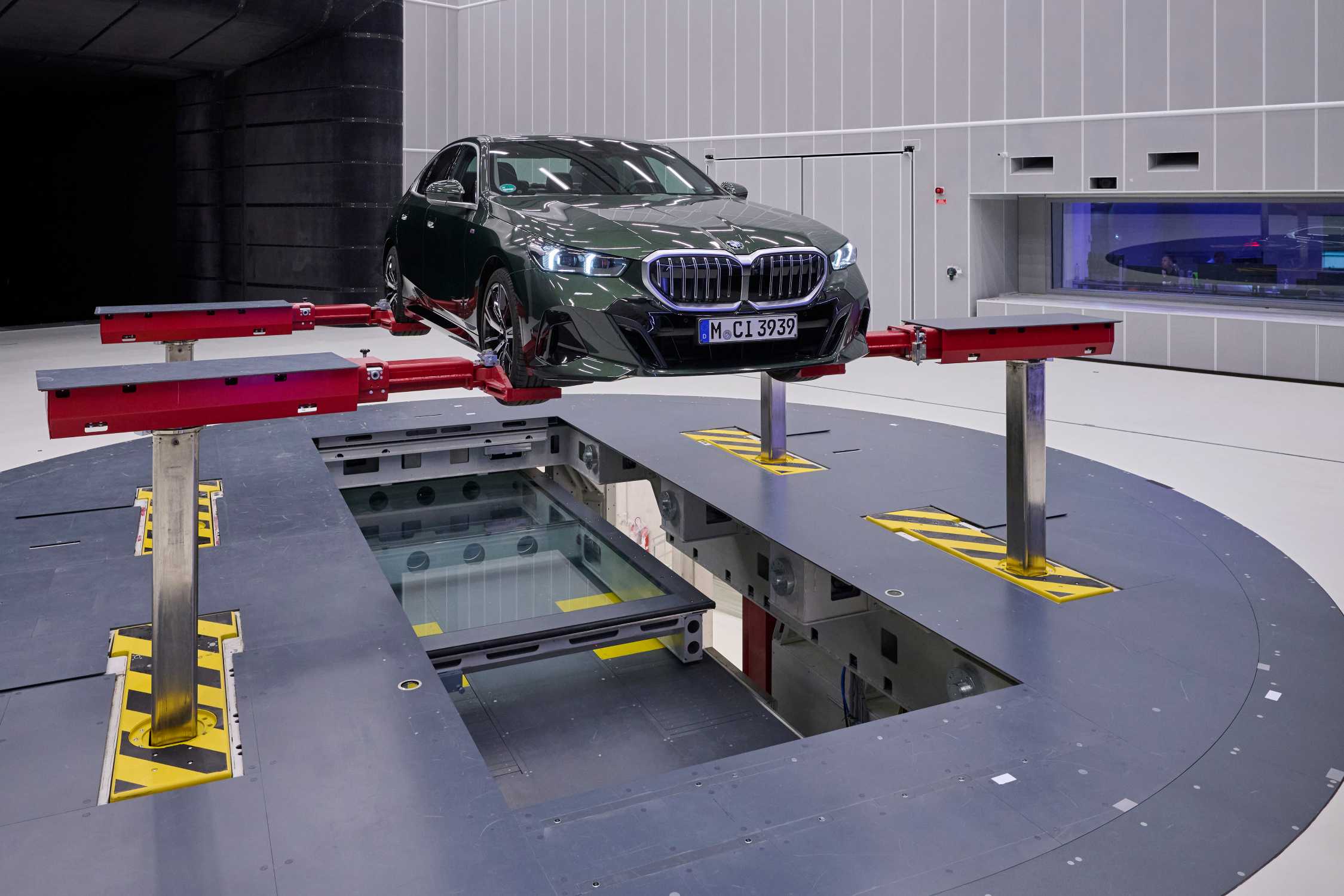 Turntable in the new Aeroacoustics Wind Tunnel of the BMW Group (11/2024)