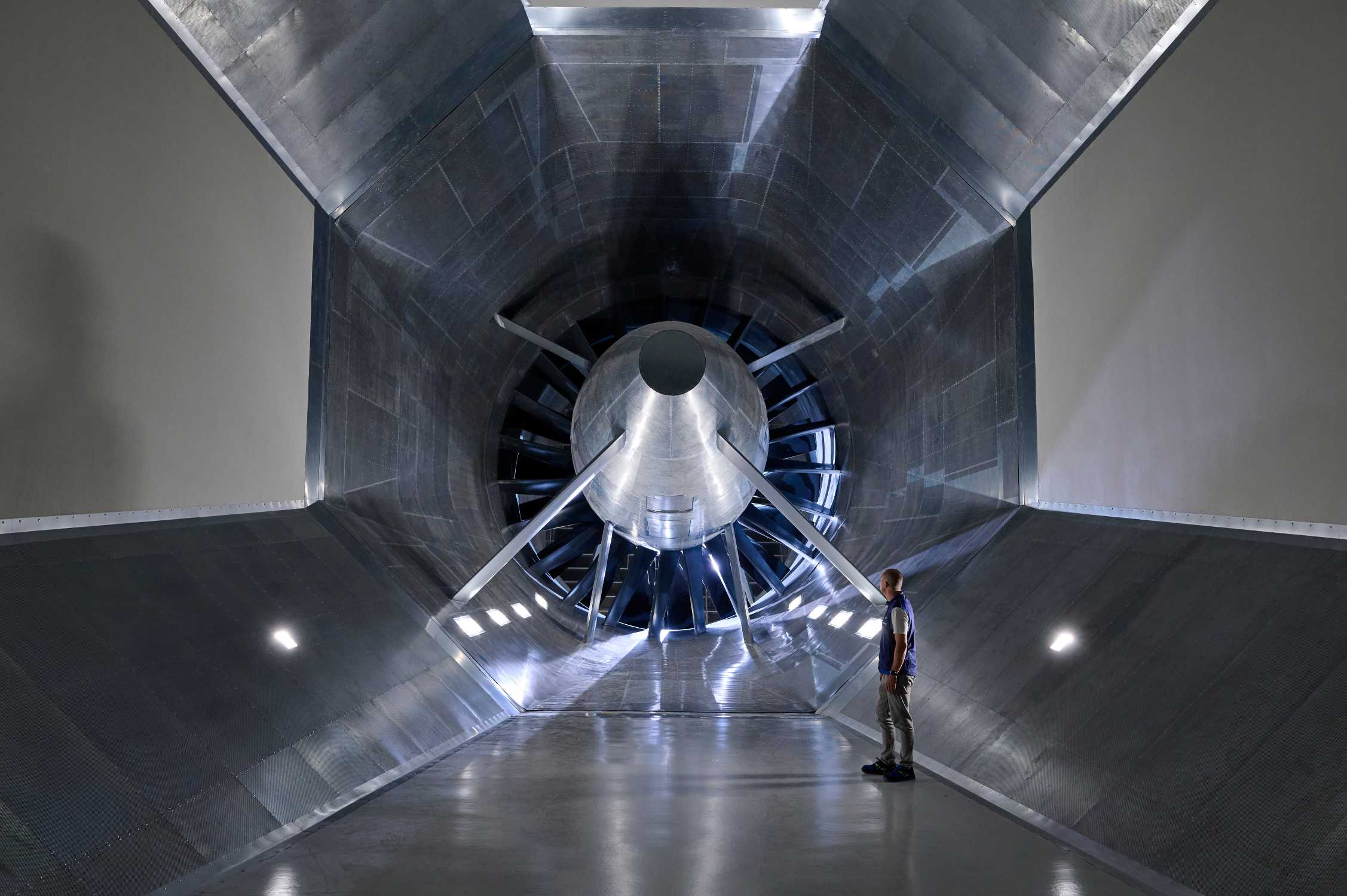 Fans in the new Aeroacoustics Wind Tunnel of the BMW Group (11/2024)