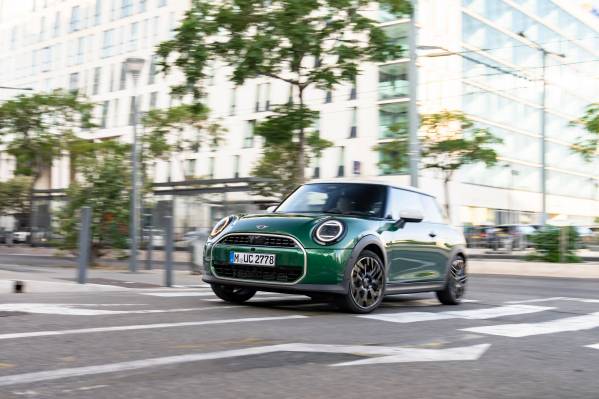 De MINI Cooper C: innovatief gamen in de auto en traditioneel Go Kart gevoel. 