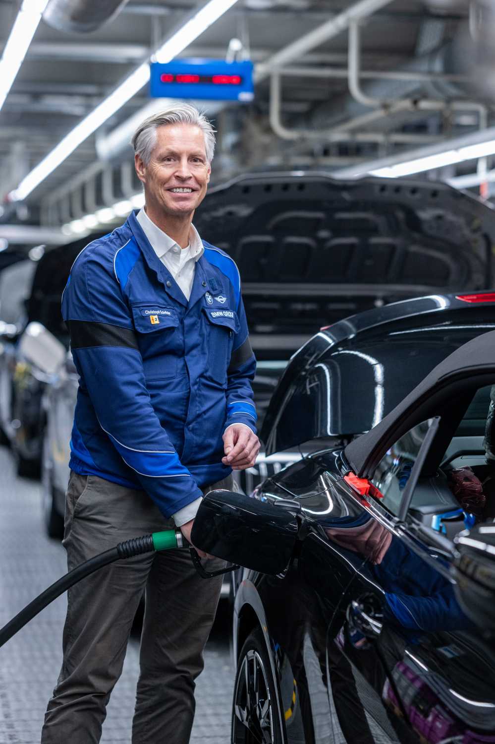 First filling at the plant with HVO 100. Plant Manager Christoph Schröder at the BMW Group Plant Dingolfing. December 2024