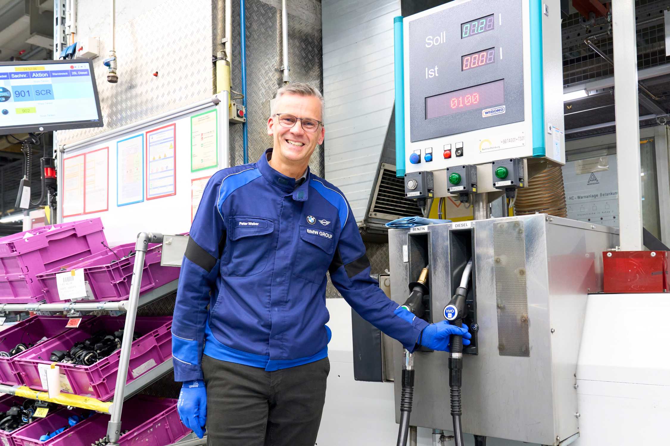 First filling at the plant with HVO 100. Plant Manager Peter Weber at the BMW Group Plant Munich. December 2024