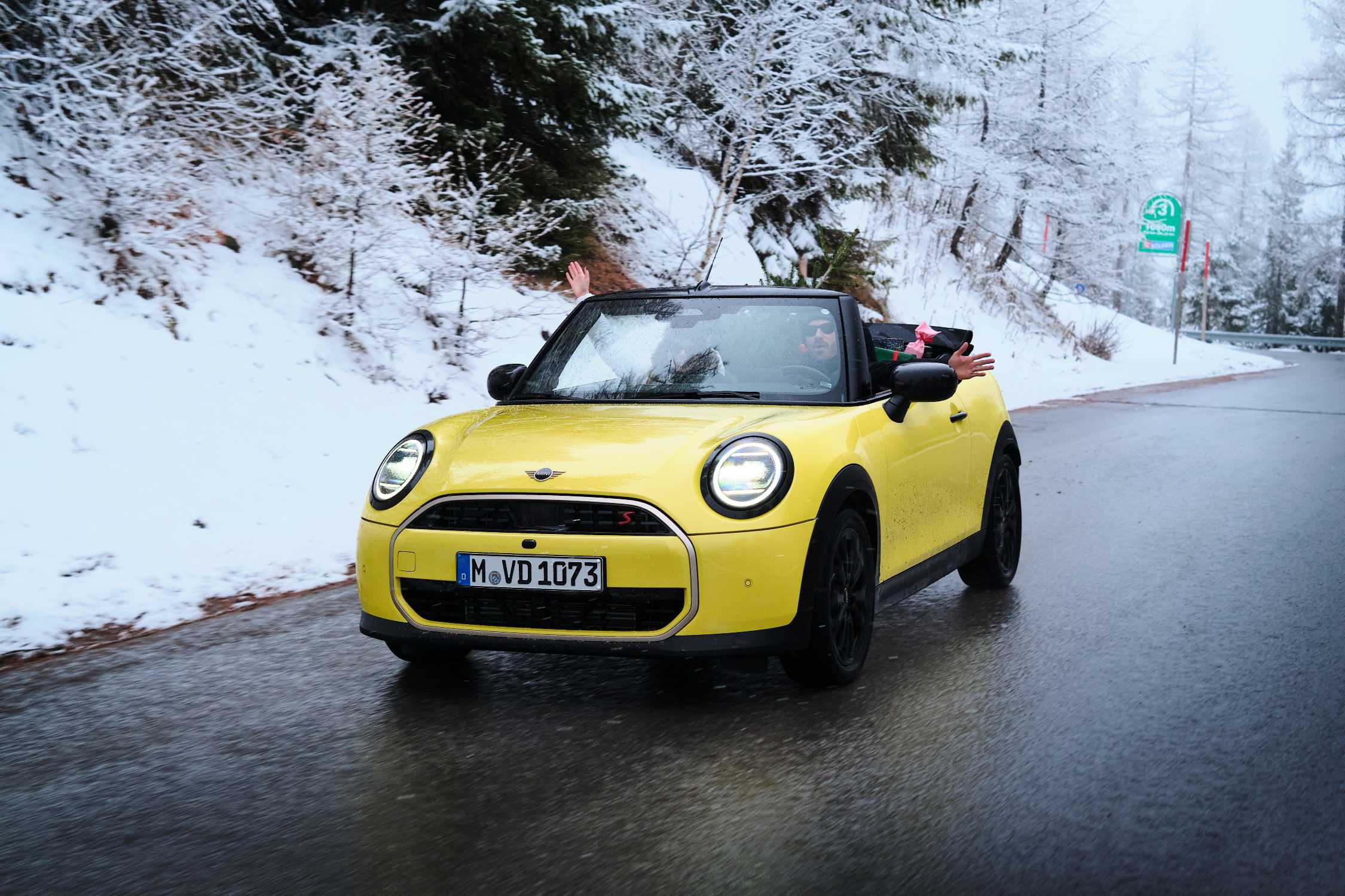 MINI Cooper Cabrio S in winter (12/2024).