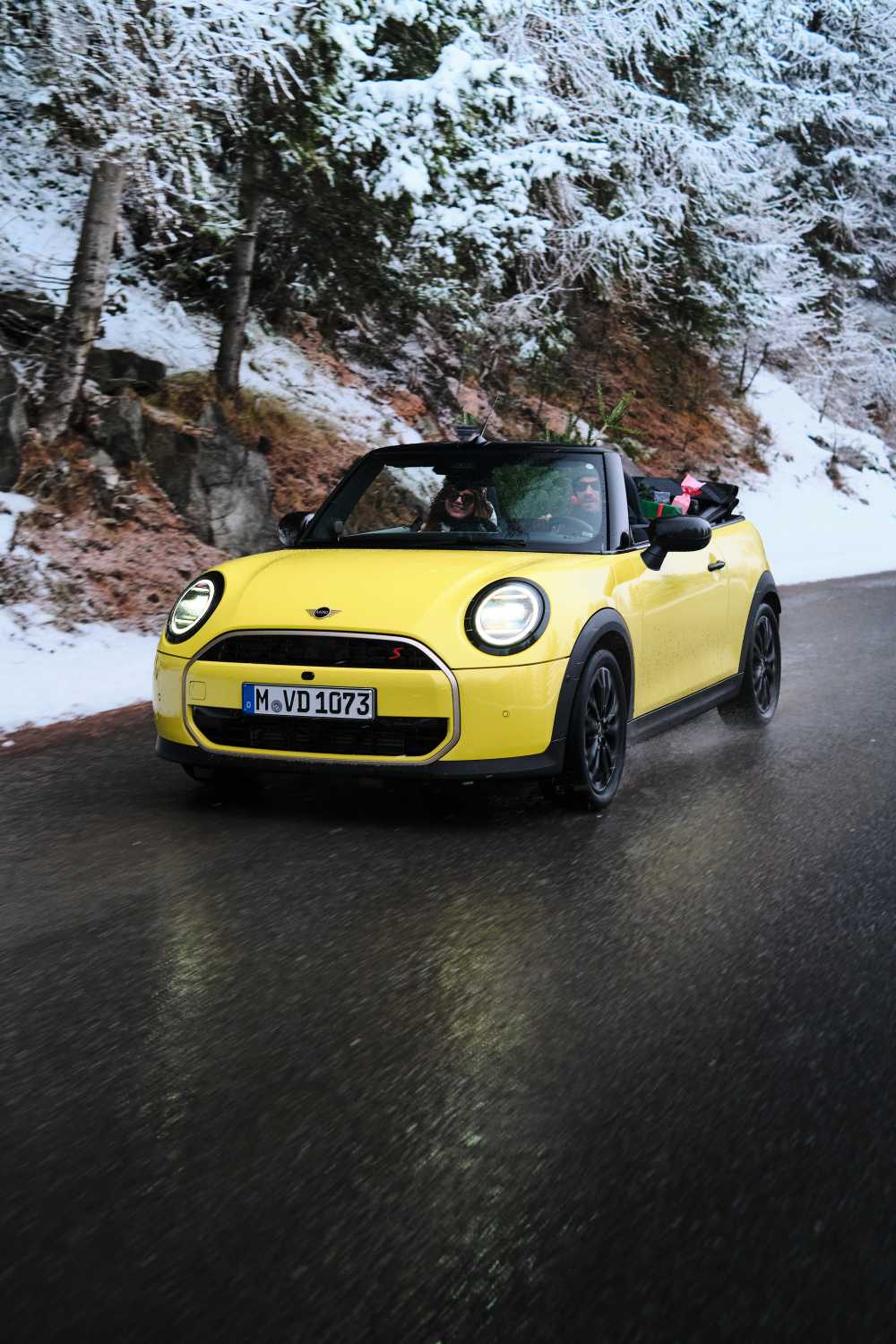 MINI Cooper Cabrio S in winter (12/2024).