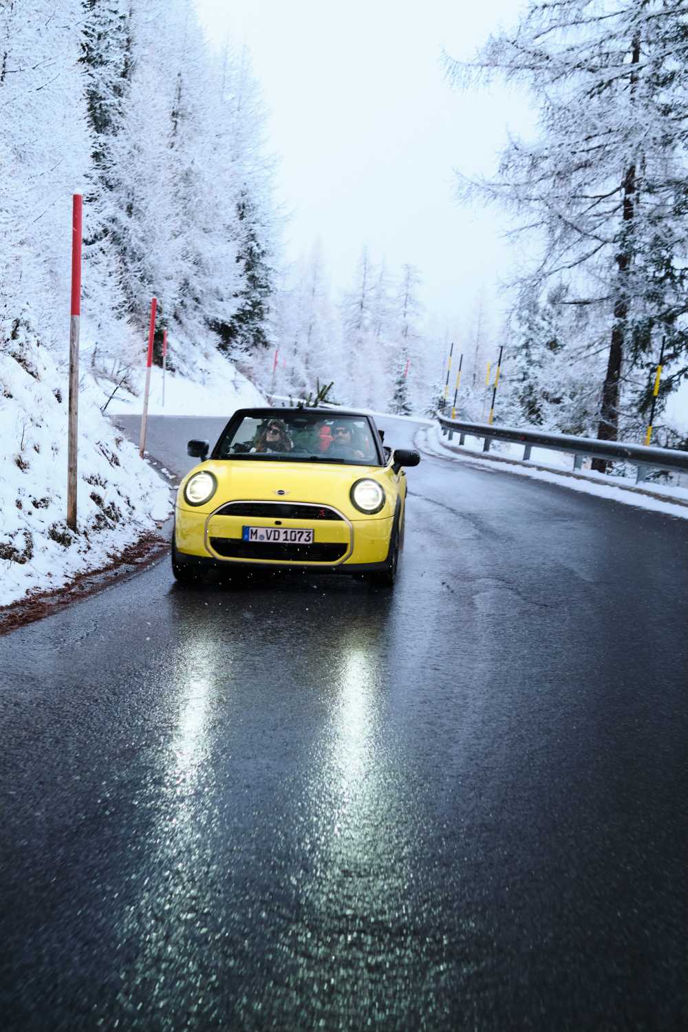 MINI Cooper Cabrio S in winter (12/2024).