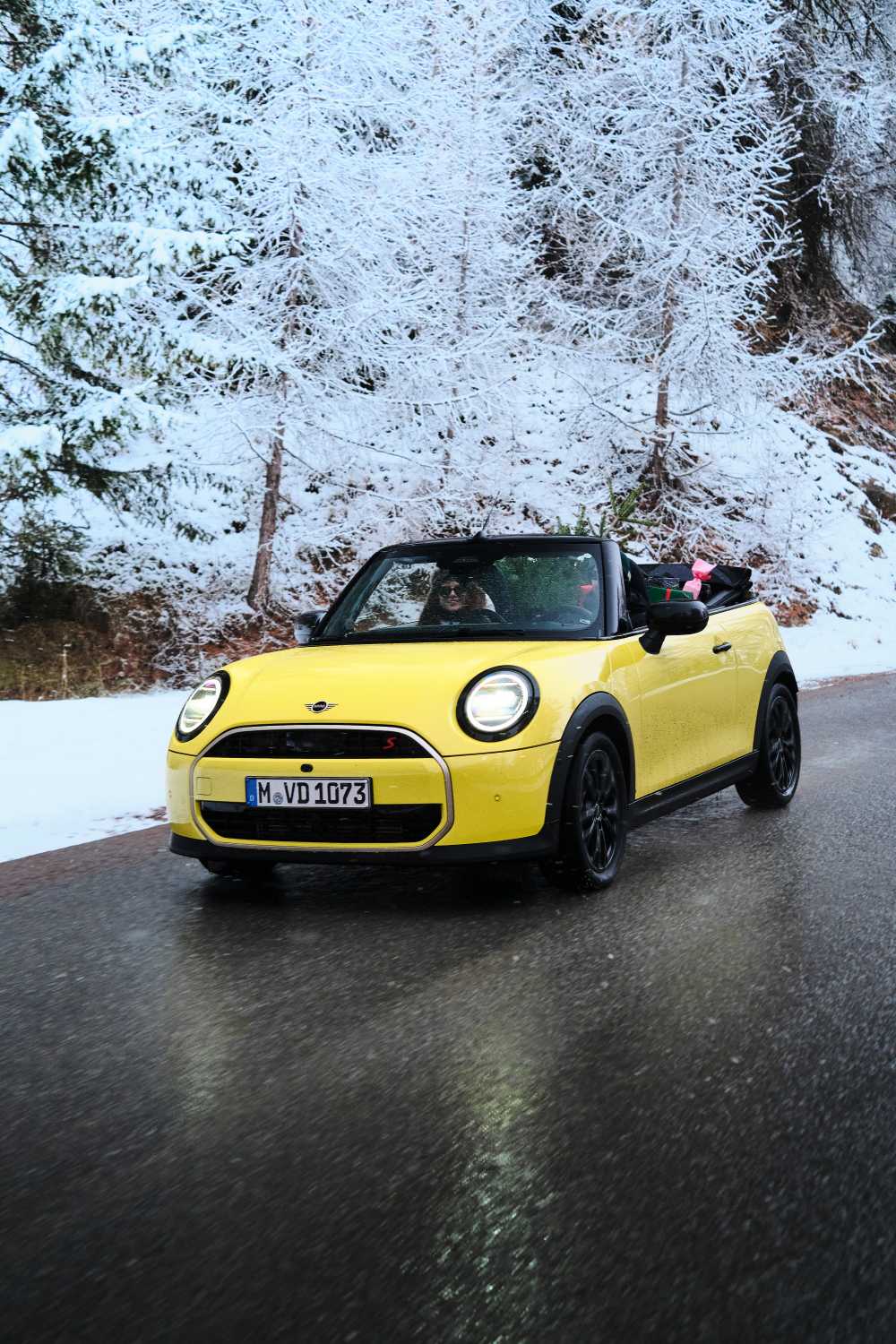 MINI Cooper Cabrio S in winter (12/2024).