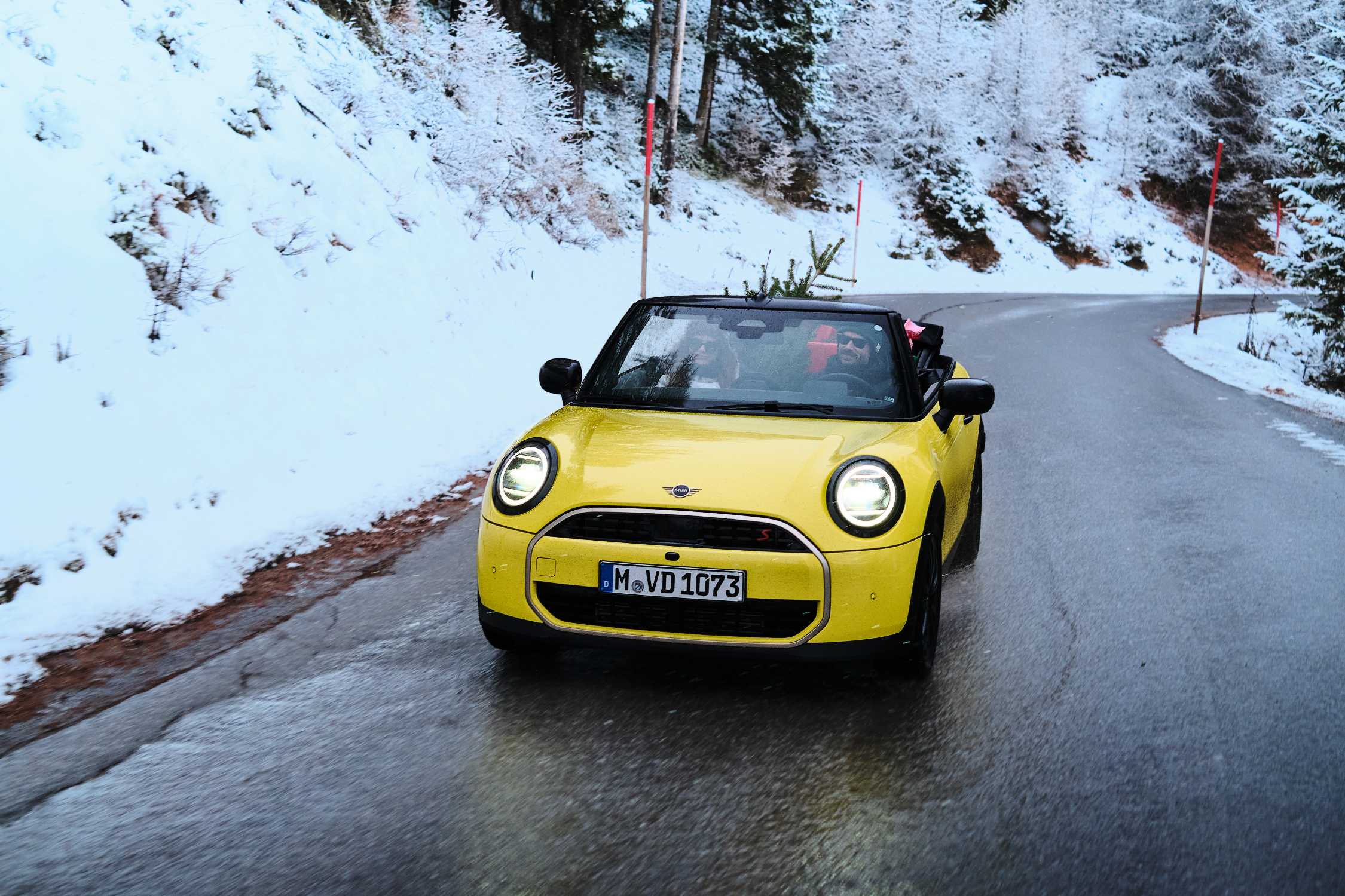 MINI Cooper Cabrio S in winter (12/2024).