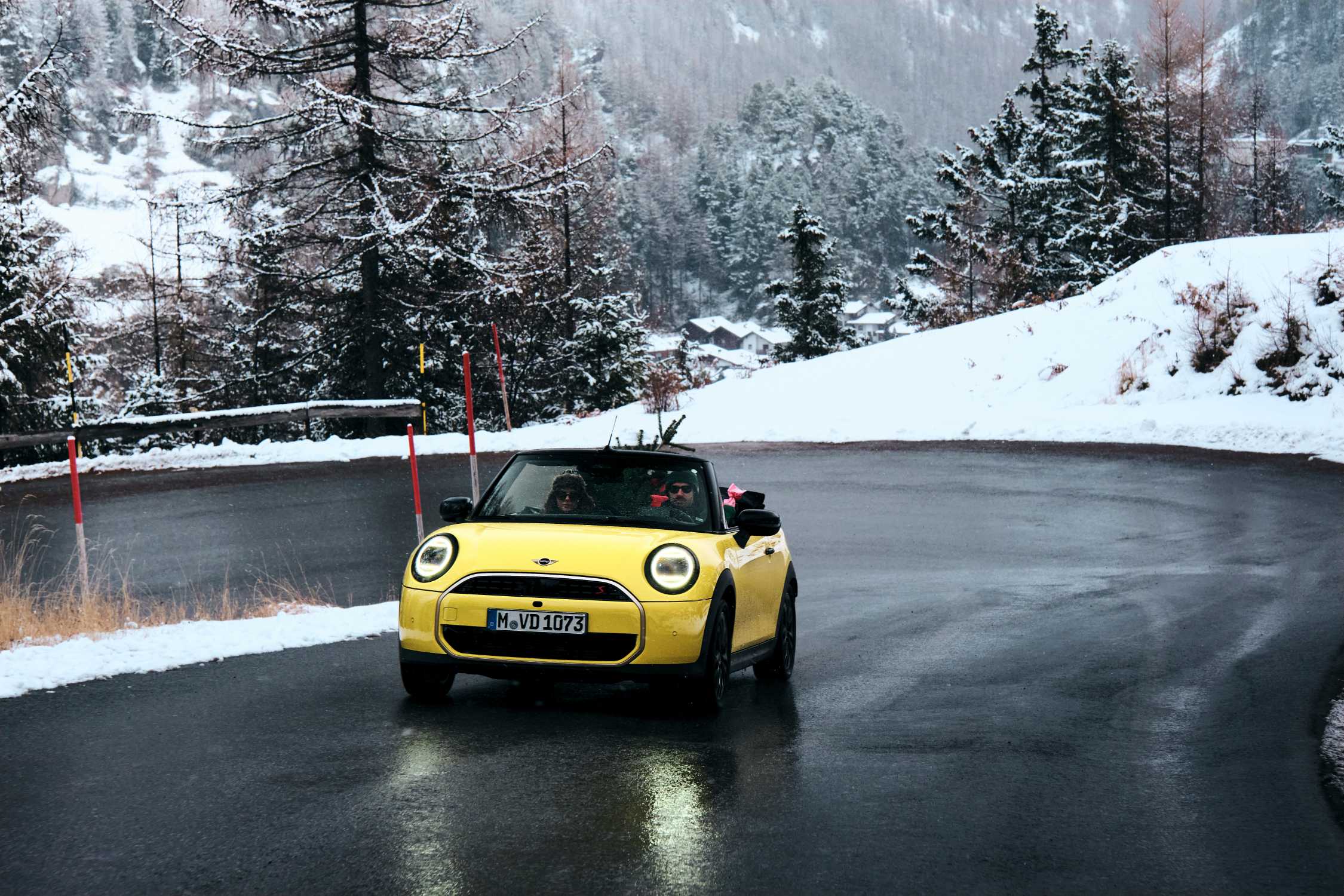 MINI Cooper Cabrio S in winter (12/2024).