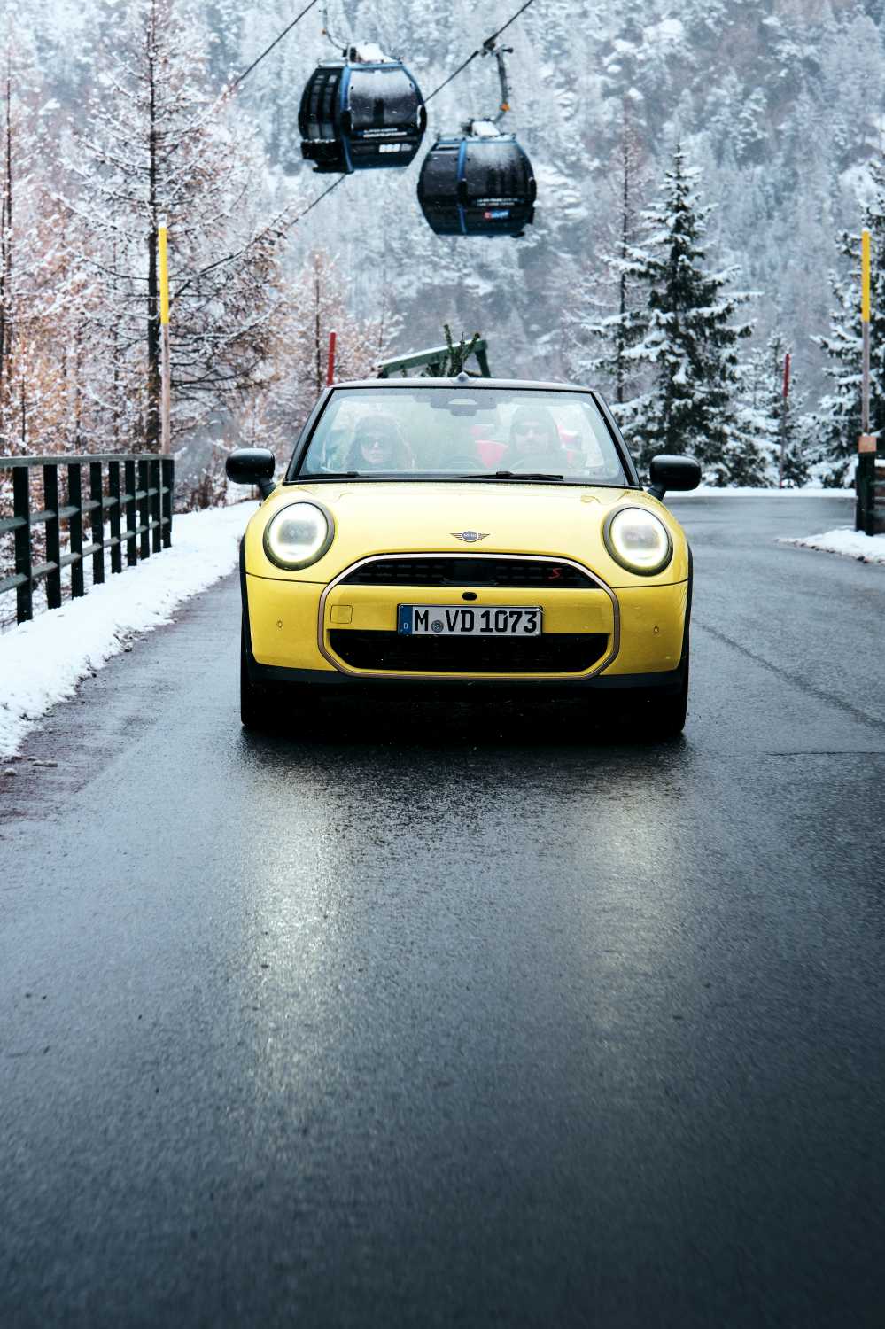 MINI Cooper Cabrio S in winter (12/2024).