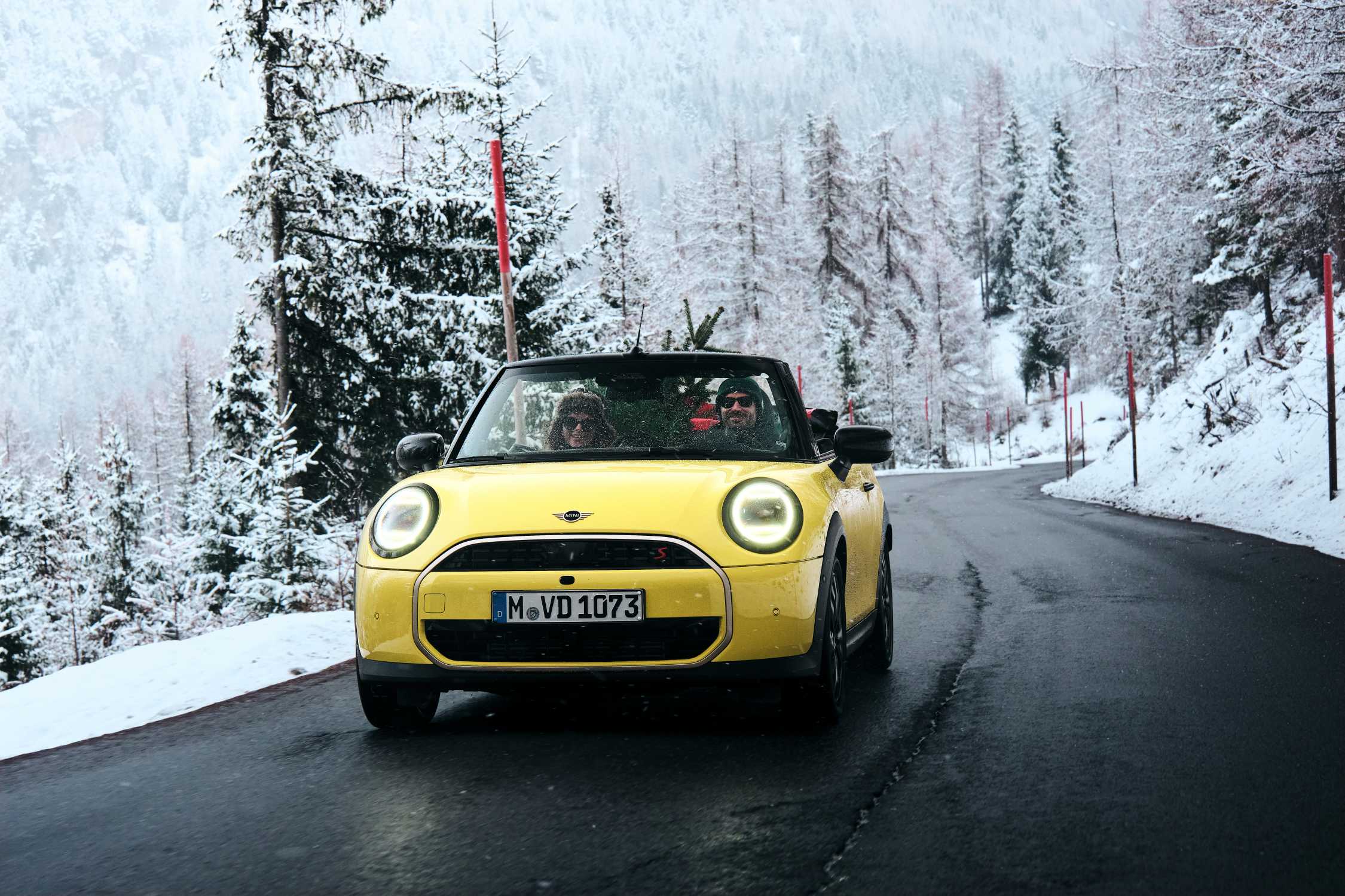 MINI Cooper Cabrio S in winter (12/2024).